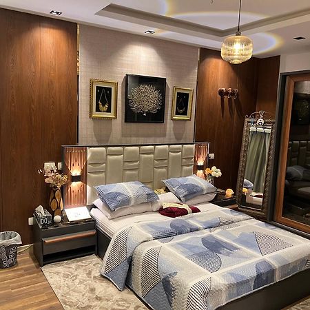 Appartamento شقه مفروشه فاخره بالقاهره الجديده New Cairo Esterno foto